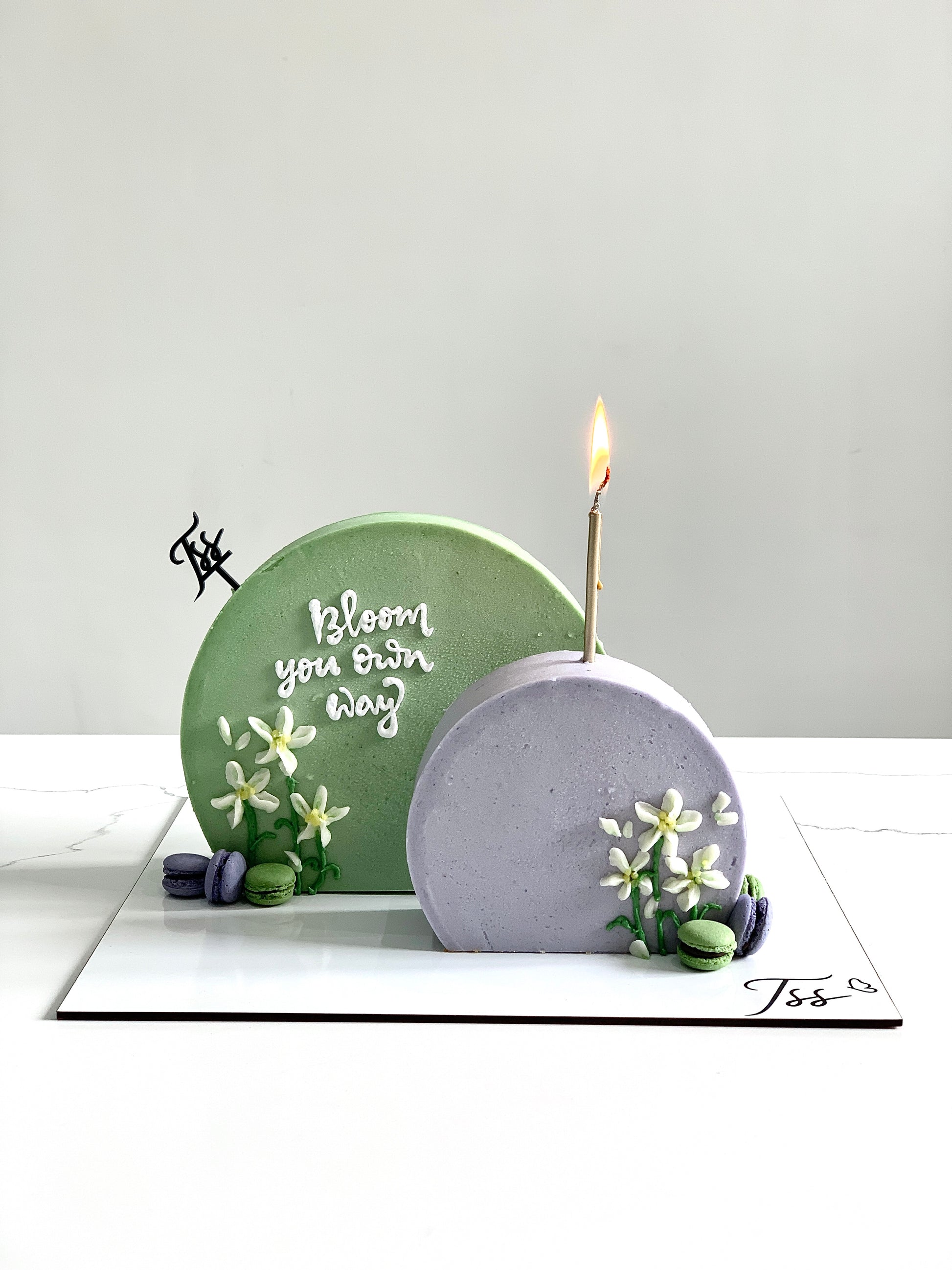 Inverted Cakes by The Sinful Spoon