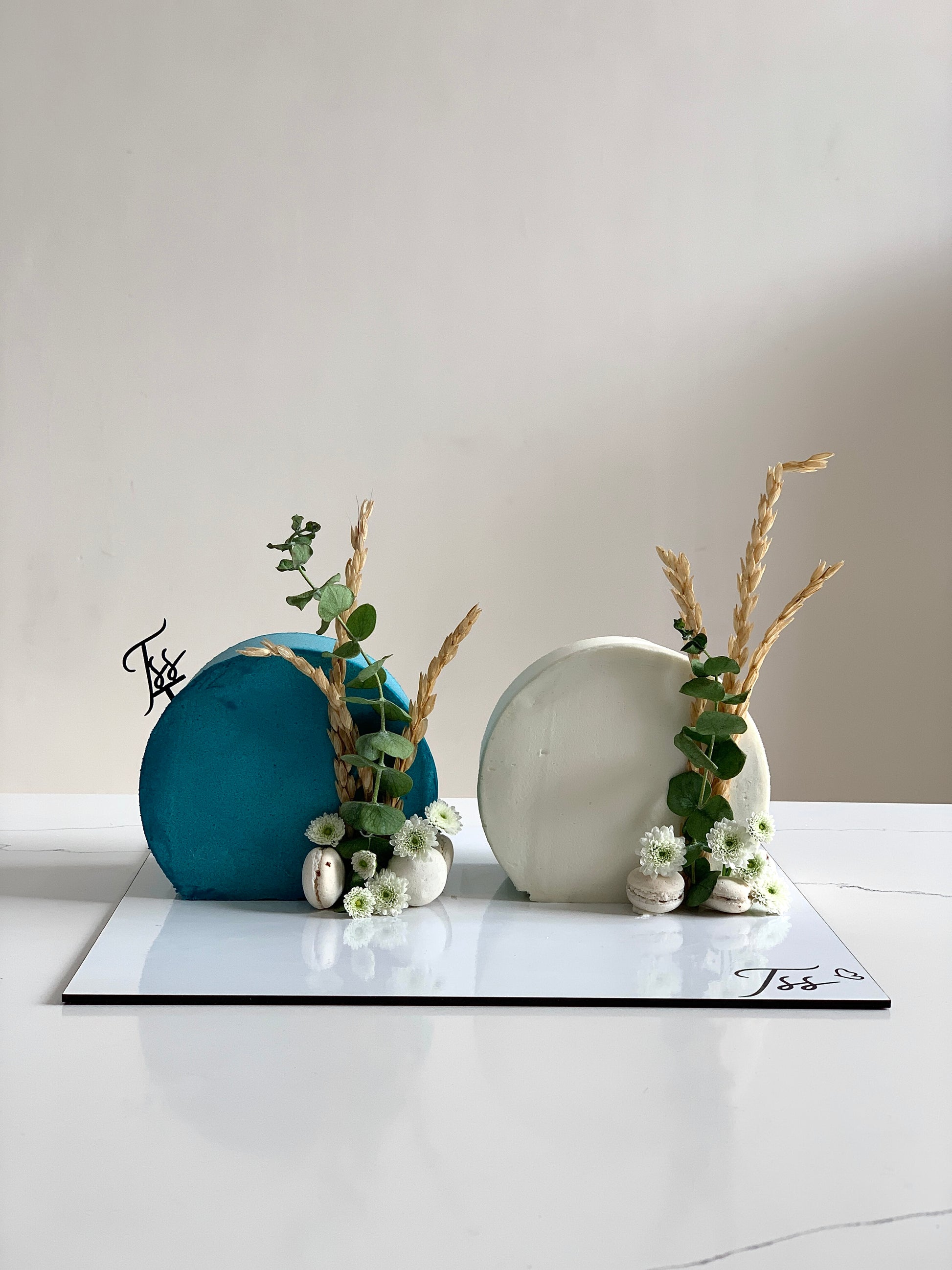 Inverted Cakes by The Sinful Spoon