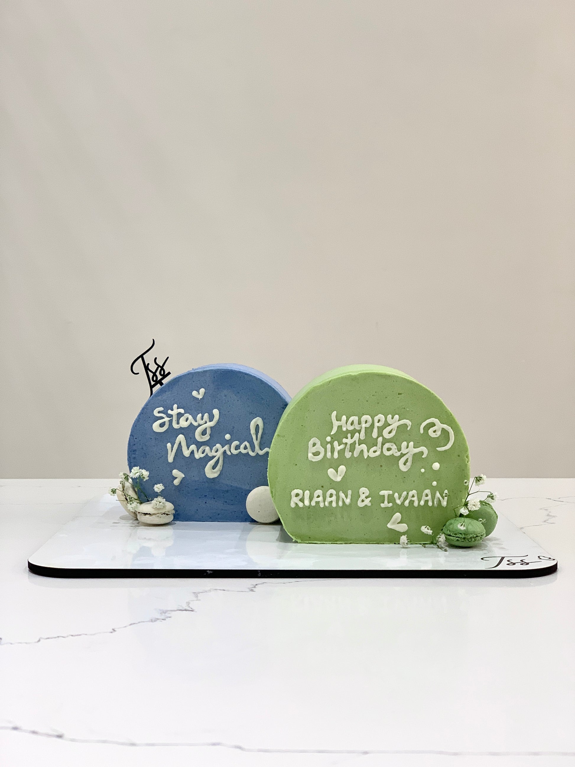 Inverted Cakes by The Sinful Spoon