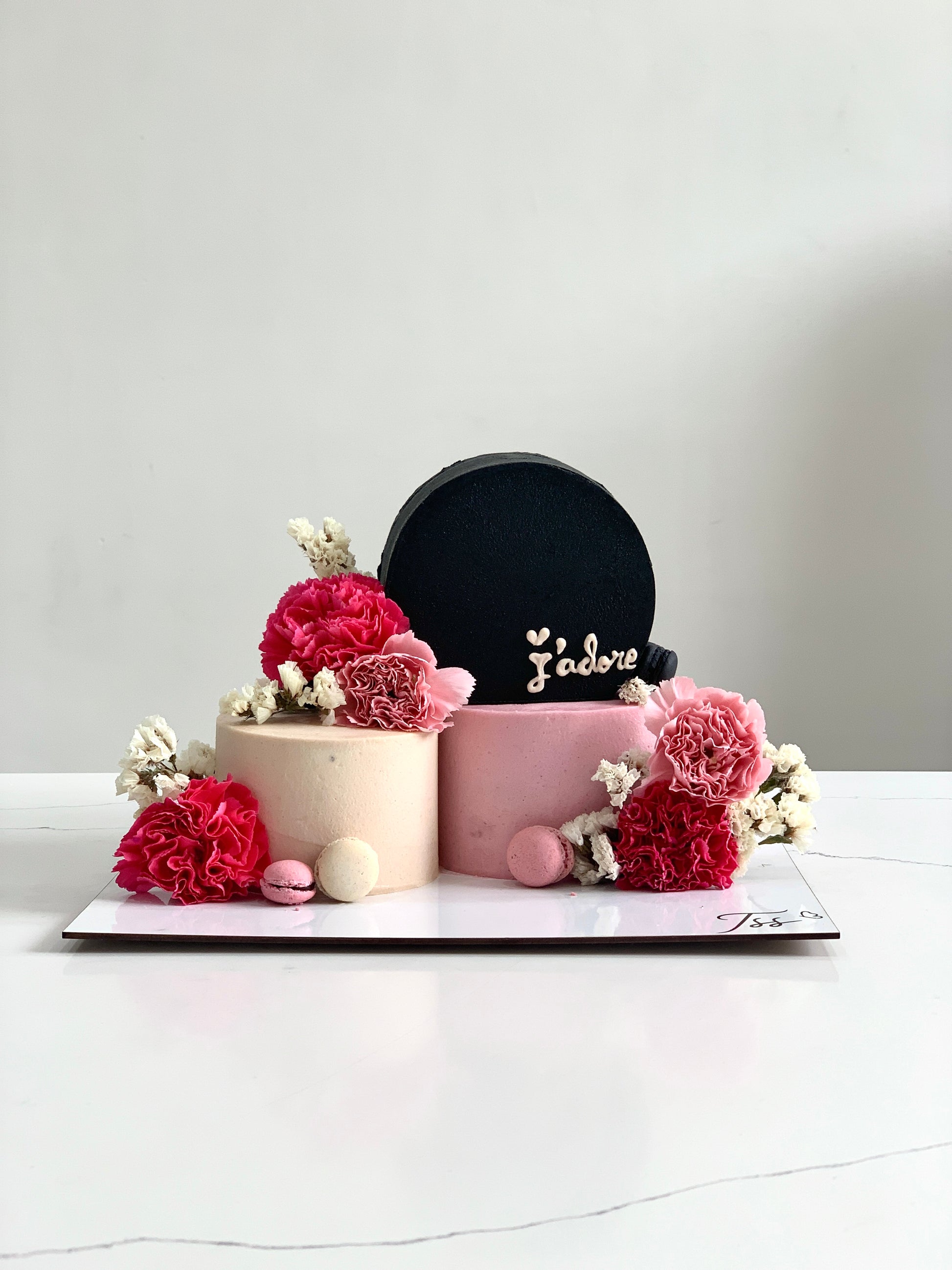 Inverted Cakes by The Sinful Spoon