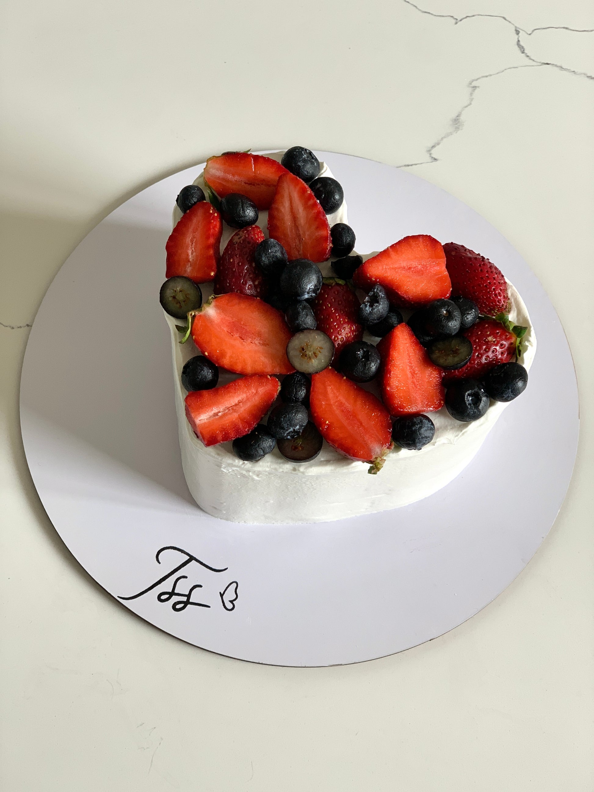 Fresh Fruits Cake