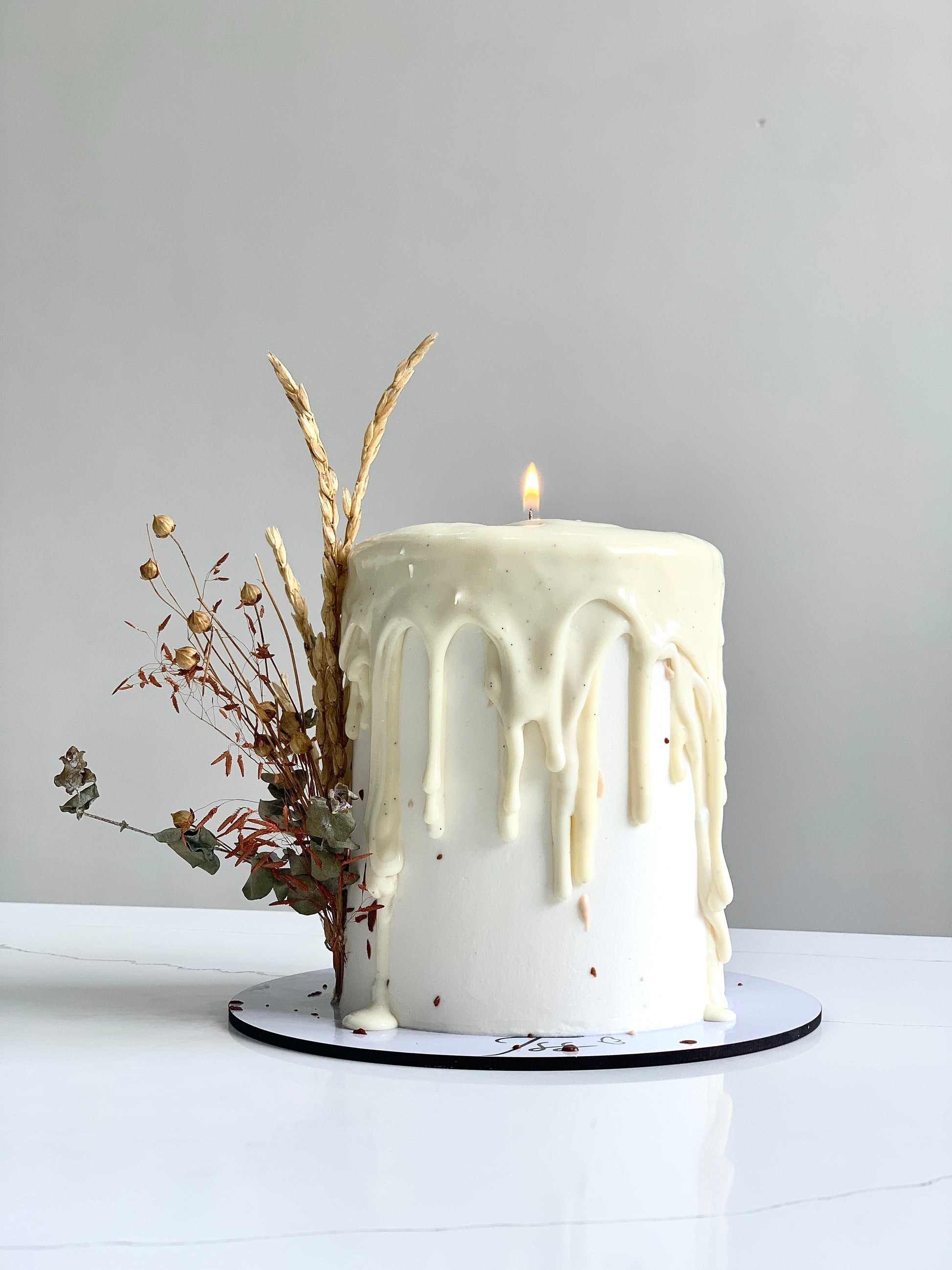 Fresh floral cakes from The Sinful Spoon with colorful floral decorations and intricate icing details.